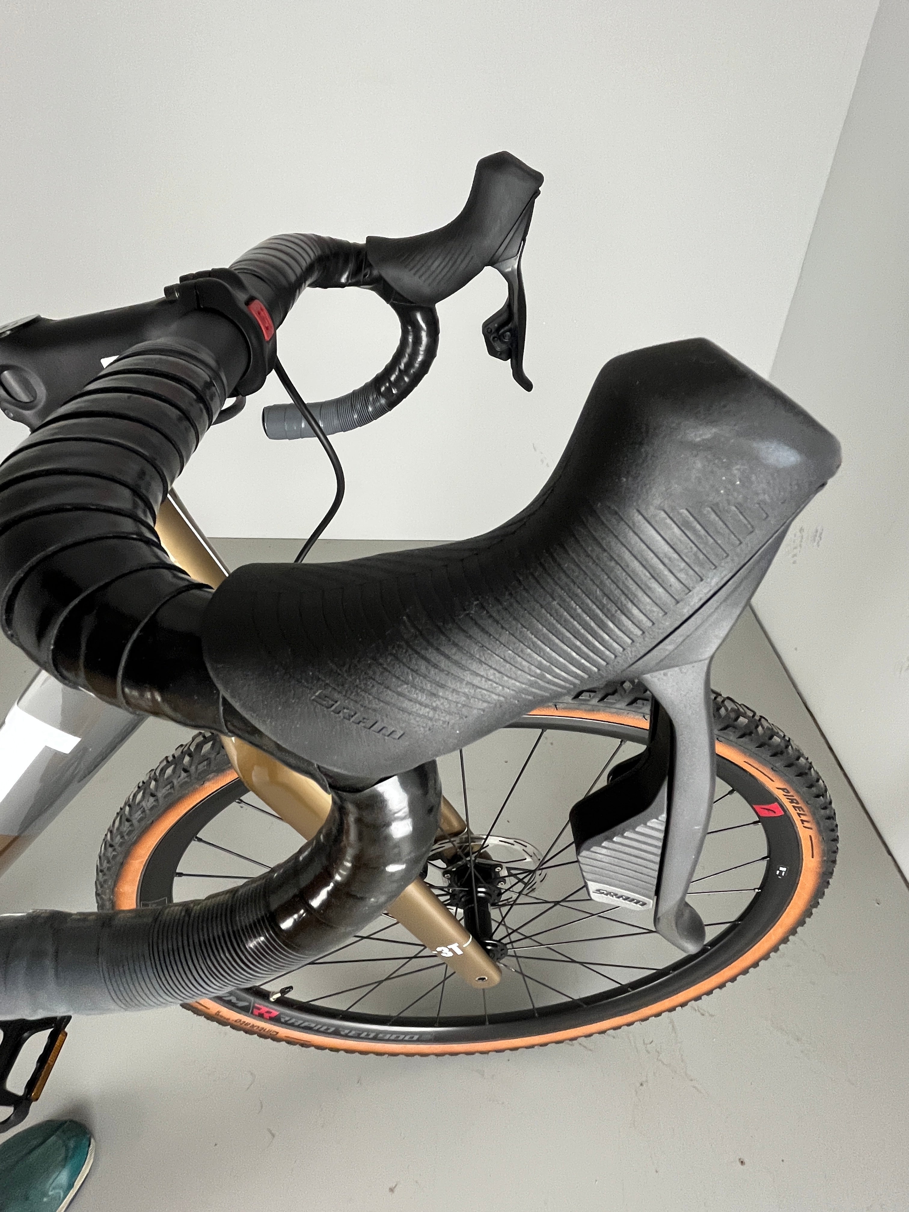 3T Exploro Team Rival AXS