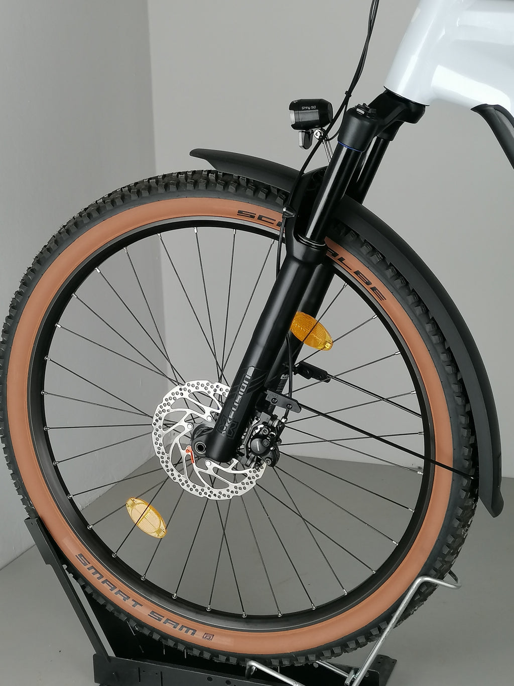 Cube Reaction Hybrid Pro