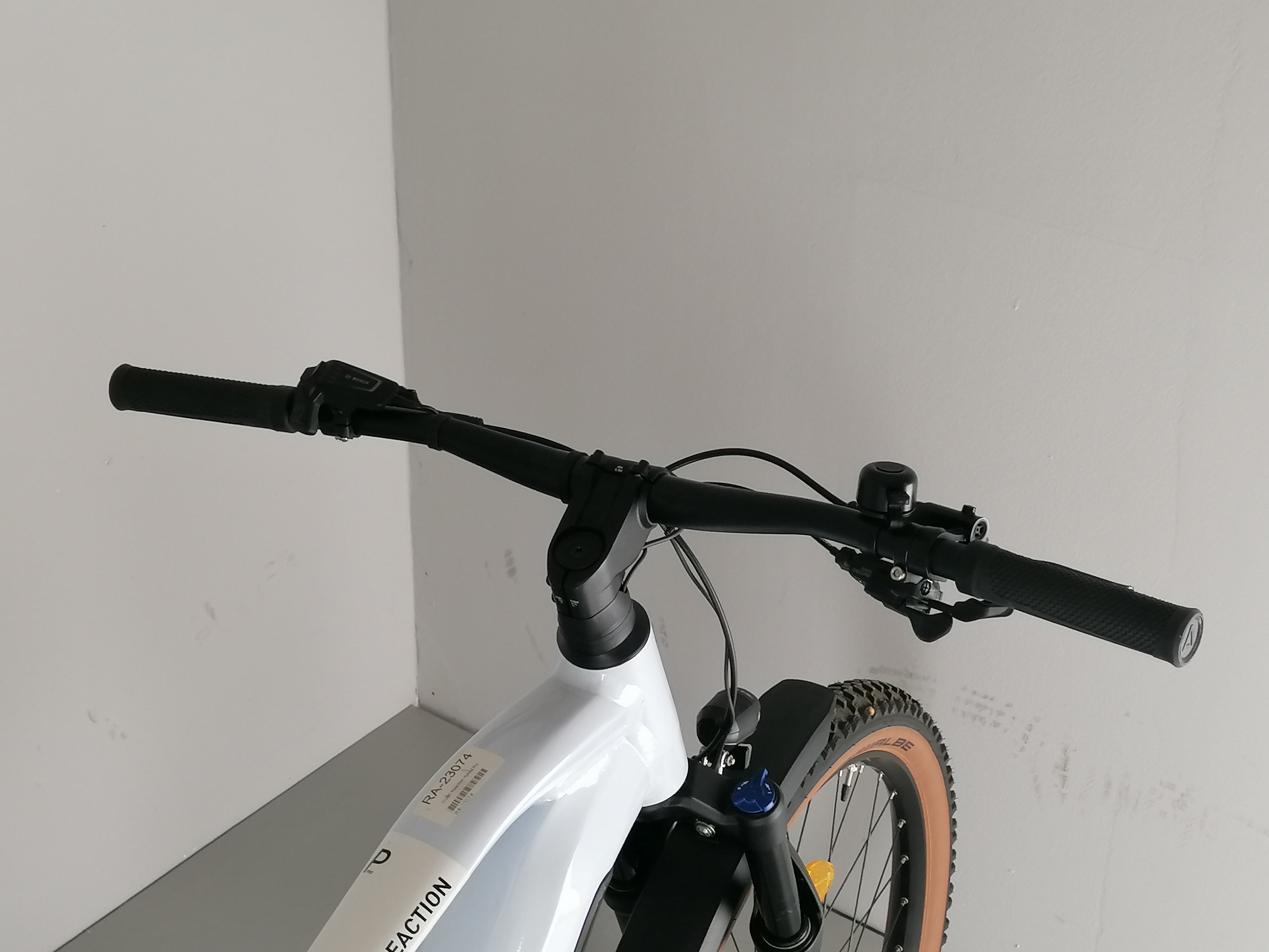 Cube Reaction Hybrid Pro