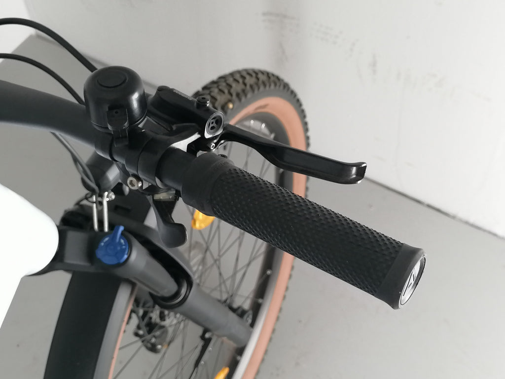 Cube Reaction Hybrid Pro