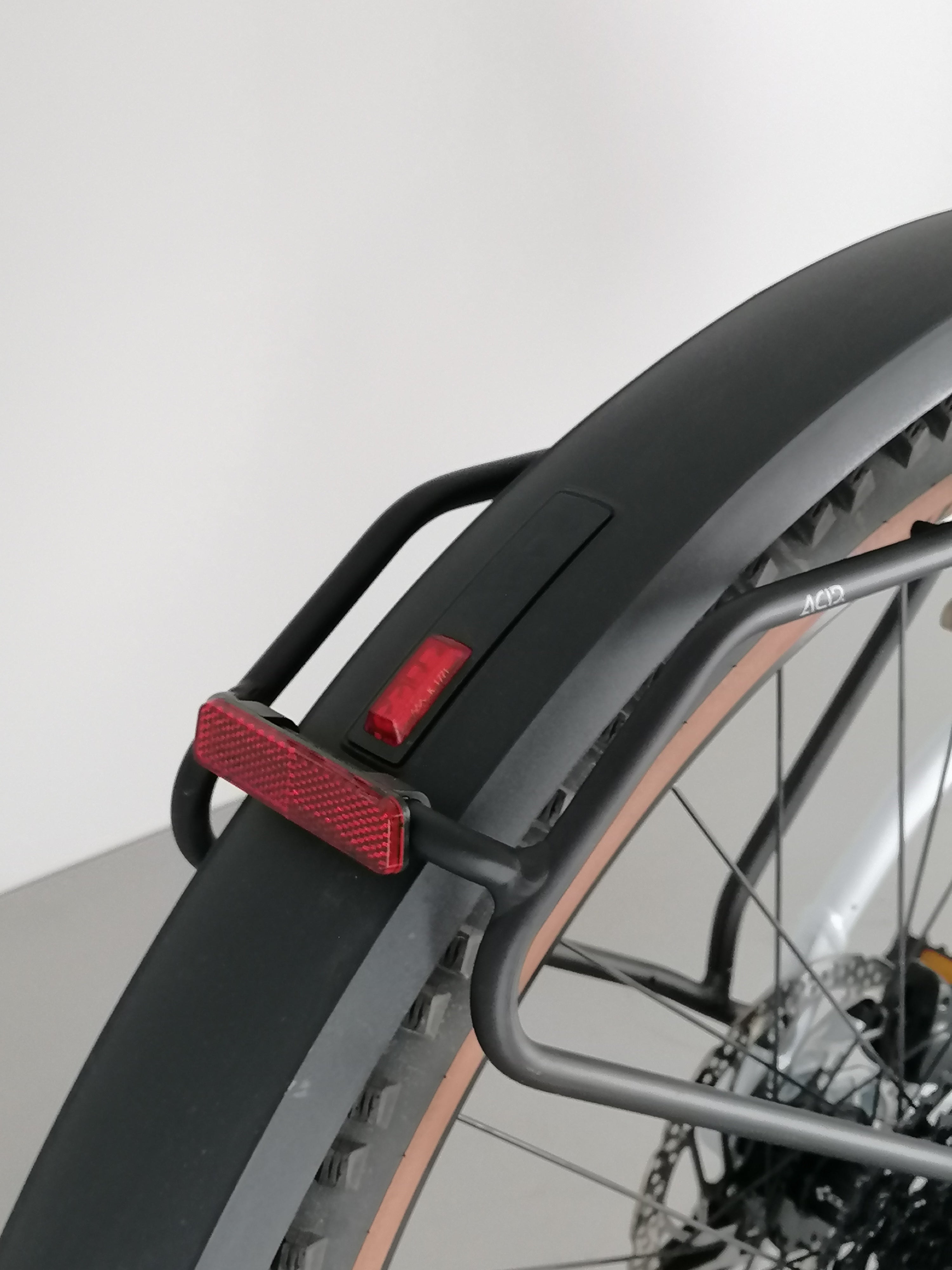 Cube Reaction Hybrid Pro