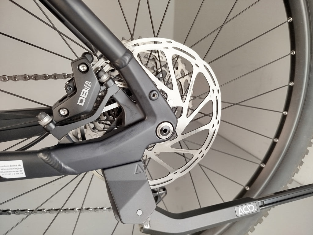 Cube Reaction Hybrid SLX 750