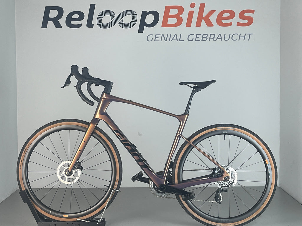Giant Revolt Advanced Pro 1