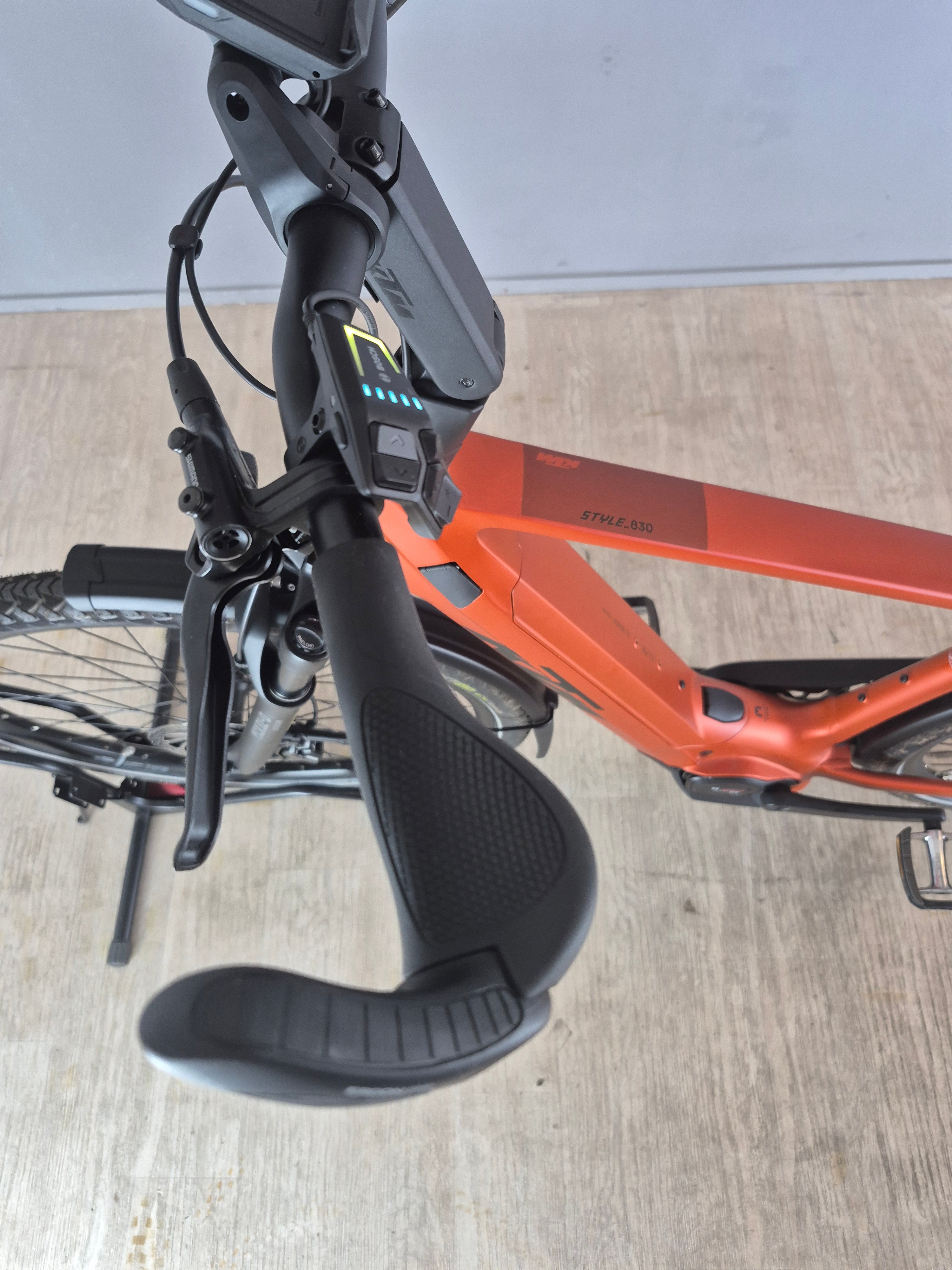 KTM Style 830